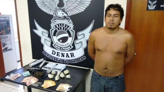 Traficante &eacute; preso com coca&iacute;na, arma e caminh&atilde;o roubado em Goi&aacute;s