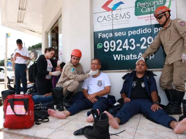 Batida entre carro da Guarda e caminhonete deixa quatro feridos