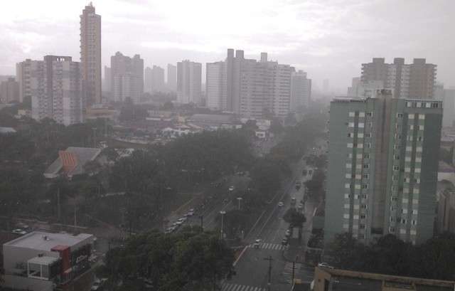 Chove hoje em Campo Grande e para amanh&atilde; a previs&atilde;o &eacute; de mais &aacute;gua
