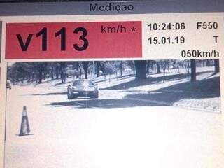 Radar flagrou Porsche a 113 km/h na manhã desta terça-feira (Foto: Reprodução)