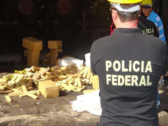 Pol&iacute;cia Federal incinera uma tonelada e meia de drogas apreendidas