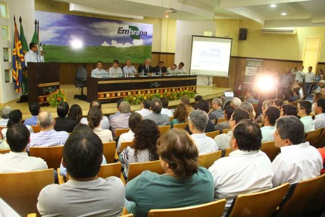 Feira apresenta tecnologias para estimular intera&ccedil;&atilde;o com o campo 