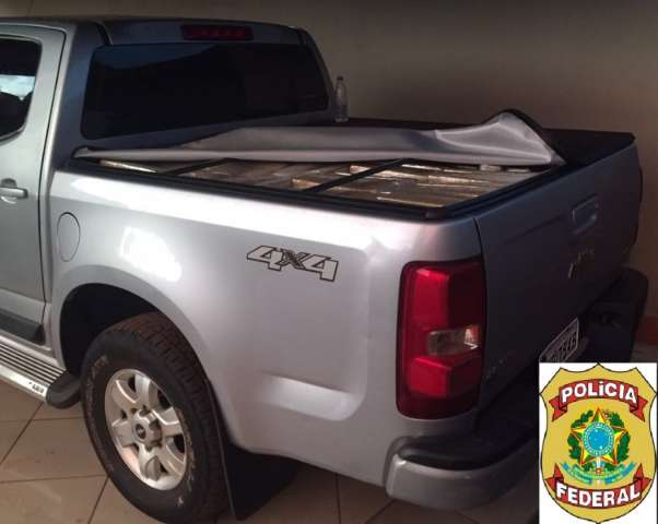 PF apreende 3 toneladas de maconha escondidas em duas caminhonetes