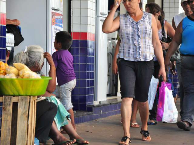  Contrastes: revitaliza&ccedil;&atilde;o da Afonso Pena traz &agrave; tona com&eacute;rcio de ambulantes