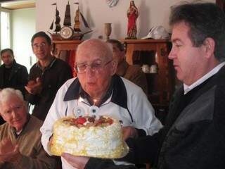 Padre Egidio Gardiner no aniversário de 98 anos. (Foto: Divulgação)