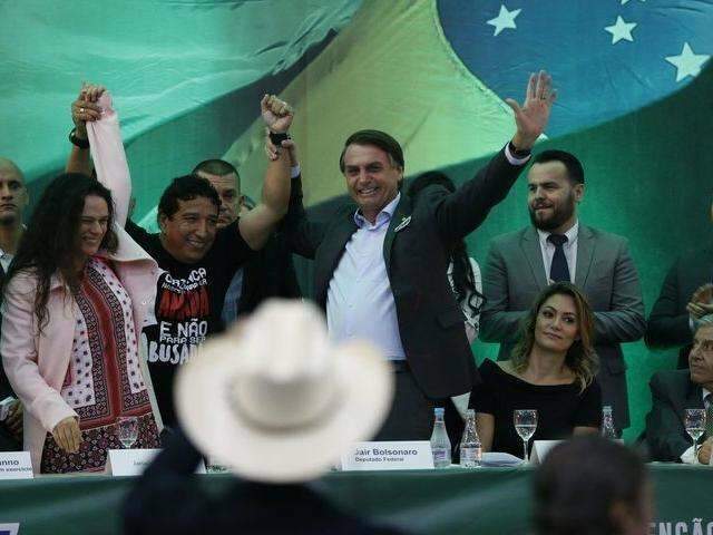 Lula alcan&ccedil;a 39% dos votos, mas sem ele, Bolsonaro lidera inten&ccedil;&otilde;es
