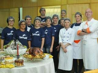 Turma de alunos com os professores. (Foto: Alcides Neto)