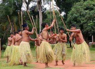 Indígenas de Mato Grosso do Sul em dança típica. (Foto: Leca/Divulgação Sedhast).