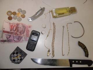 Assaltante foi flagrado com joias roubadas. (Foto: Divulgação)