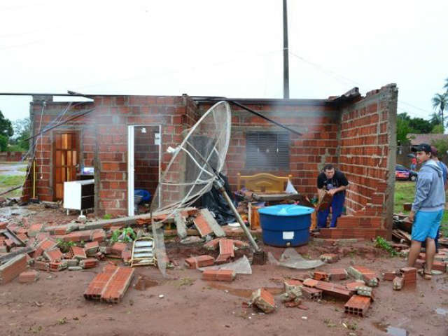  Com frio de 9 graus, dia &eacute; de recupera&ccedil;&atilde;o de estragos em Caarap&oacute; 