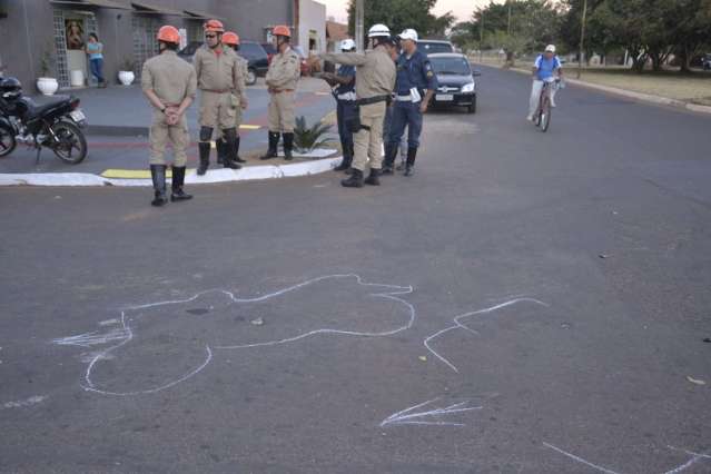 Acidente entre carro e moto deixa dois feridos no Estrela Dalva