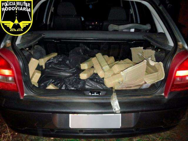 PRE apreende 63 kg de maconha ap&oacute;s carro furar bloqueio na MS-240