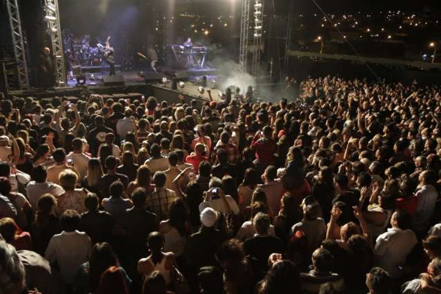 Show do RPM faz juventude voltar dos p&eacute;s &agrave; cabe&ccedil;a ao som de &quot;Alvorada Voraz&quot;