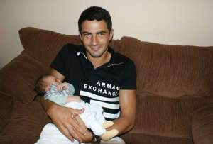 Nasceu em Vicentina 1º filho de Alex Cruz, ex-Flamengo