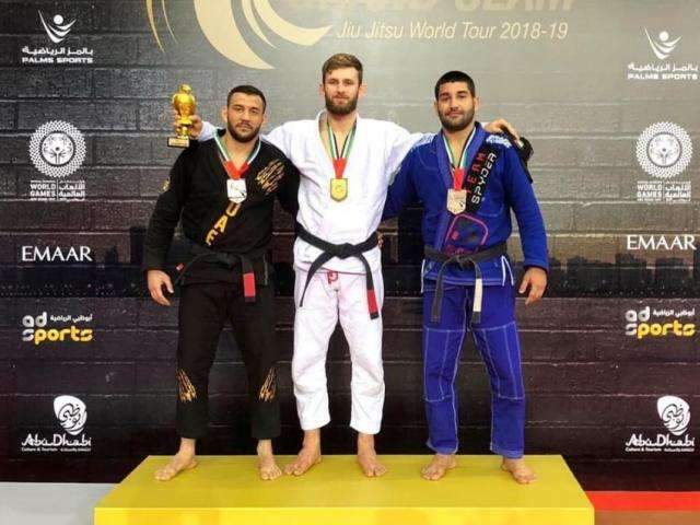 Lutadores de MS brilham e faturam medalhas de ouro e bronze em Abu Dhabi