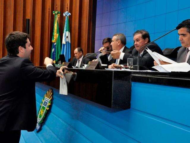 Proposta permite que deputados desarquivem projetos antigos 