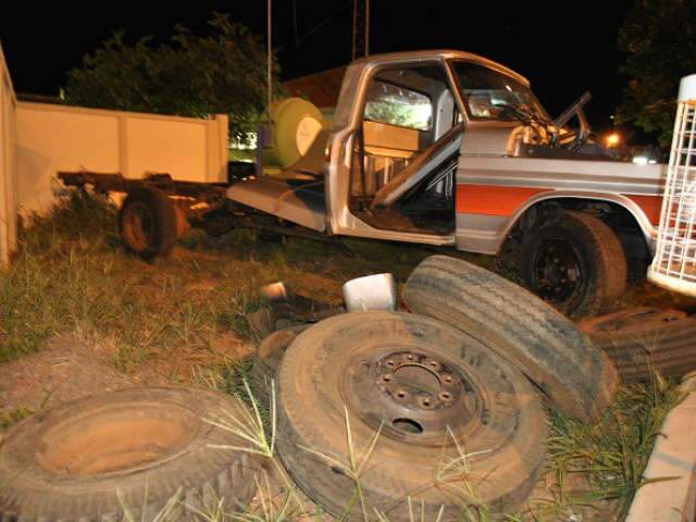  Ap&oacute;s v&iacute;tima reconhecer carro furtado em oficina, PM fecha desmanche