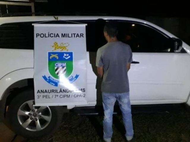 Jovem de 19 anos &eacute; preso tentando levar carro roubado para o Paraguai