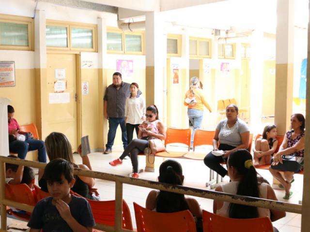 No &uacute;ltimo dia de vacina&ccedil;&atilde;o, procura em postos &eacute; intensa 