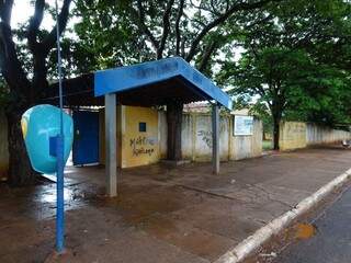 Fachada da escola Estadual Arlindo Sampaio Jorge na Vila Moreninhas ll. (Foto: Reprodução/Facebook) 