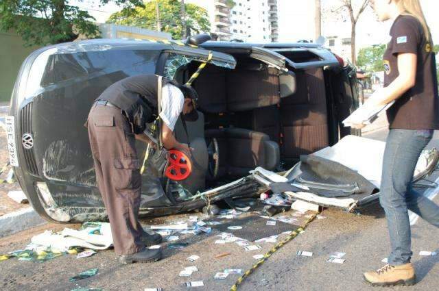 Uma v&iacute;tima de capotagem na avenida MT segue internada na Santa Casa 