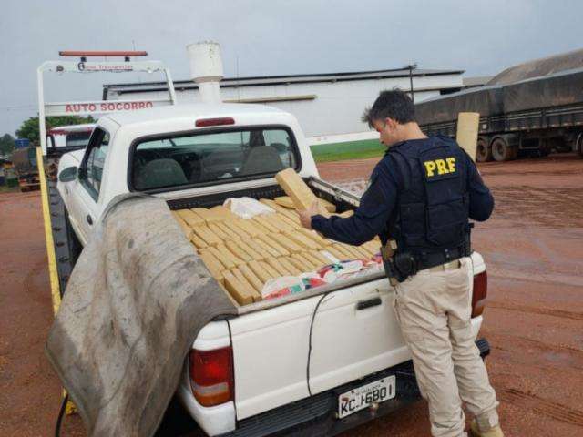Perseguidos, motoristas do tr&aacute;fico abandonam cargas e fogem da pol&iacute;cia