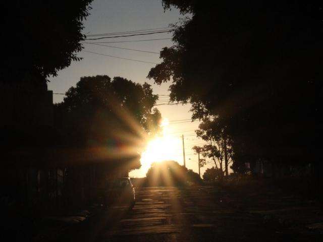 Domingo amanhece com temperatura amena, mas &agrave; tarde ser&aacute; de muito calor