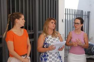 Delegadas Marília (esquerda), Rosely (centro) e Franciele comentam sobre a prisão do estuprador. (Foto: Renan Nucci)