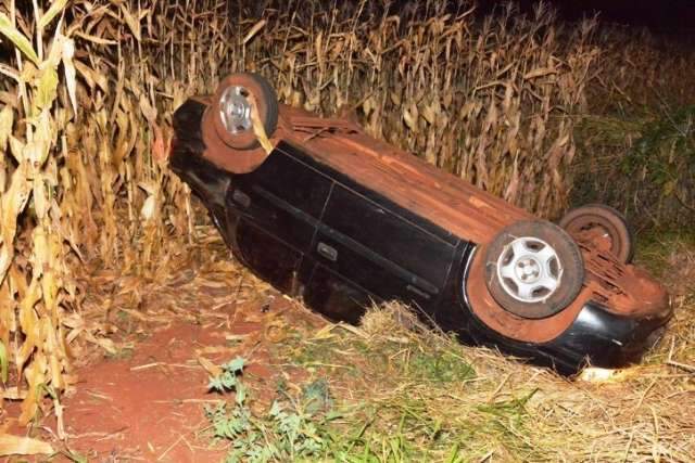 Ve&iacute;culo capota e para nas margens de rodovia ap&oacute;s falha mec&acirc;nica na MS-37