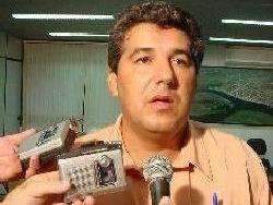 Prefeito cassado &eacute; preso com arma e R$ 112,7 mil escondidos em quarto