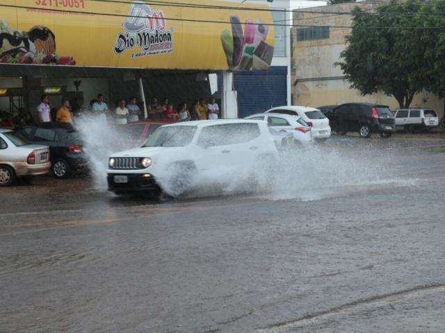 Instituto emite alerta de chuva forte para 20 cidades do Estado 
