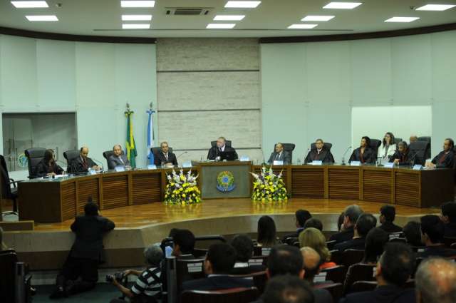 Novos desembargadores e dirigentes do TRE-MS s&atilde;o empossados