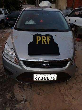 Ve&iacute;culo roubado no Rio de Janeiro &eacute; encontrado em Nioaque