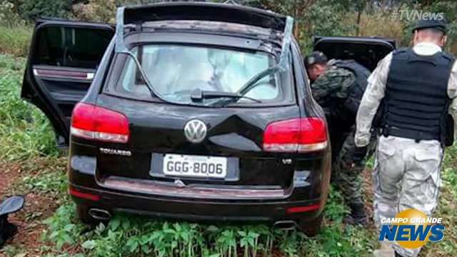 Dois bandidos e um policial morrem em confronto ap&oacute;s assalto milion&aacute;rio