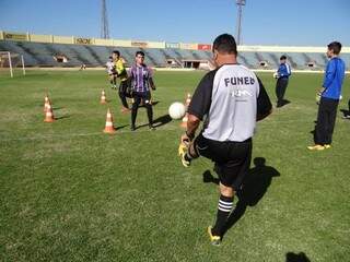 Escola de goleiros da Funed é realizada no Estádio Douradão. (Foto: Divulgação/Funed)