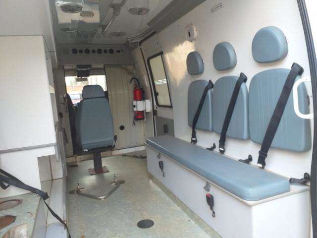 Moradores reclamam de ambul&acirc;ncia usada para fazer mudan&ccedil;a