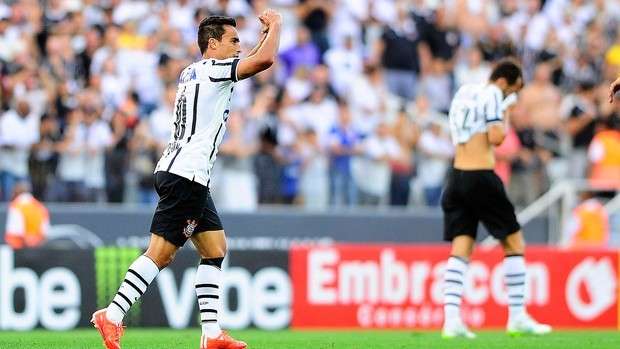 Jadson faz a diferen&ccedil;a e ajuda mist&atilde;o do Corinthians golear Mogi Mirim