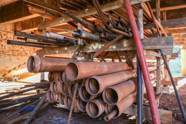 Onde &uacute;nica obra &eacute; a de pichadores, centro cultural exp&otilde;e desperd&iacute;cio
