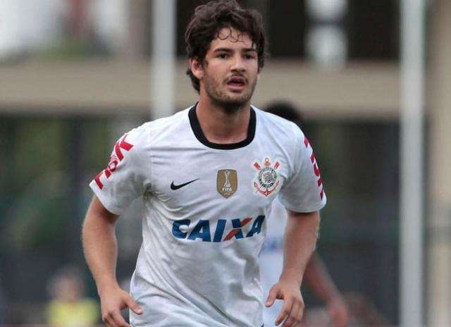 Corinthians enfrenta Millonarios sem torcida no Pacaembu; Flu pega time chileno