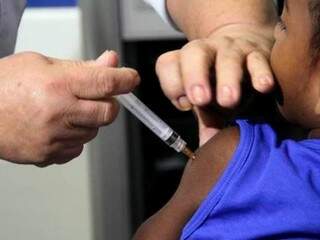 Vacina contra sarampo está disponível na rede pública de saúde (Foto: Divulgação)