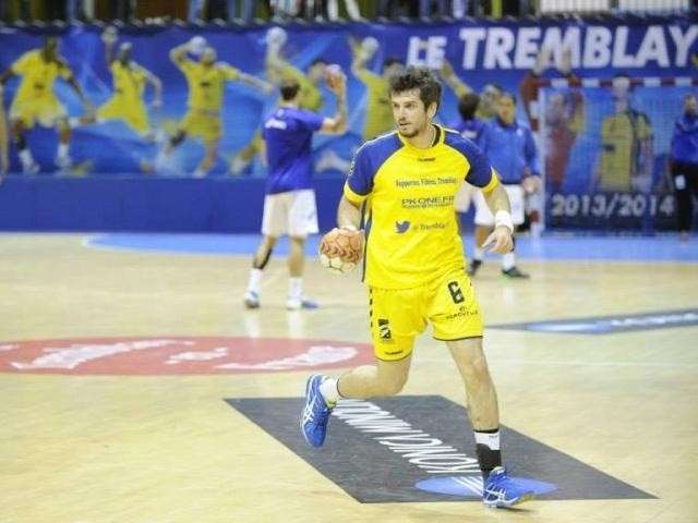 Atleta sul-mato-grossense &eacute; campe&atilde;o no handebol ao vencer a Argentina