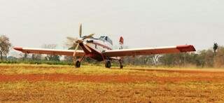 Avião pousou ontem em Mato Grosso do Sul, cedido pelos bombeiros do DF. (Foto: Divulgação)