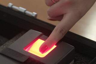 Leitor biométrico garante mais segurança no momento da identificação para a votação (Foto: www.tse.jus.br)