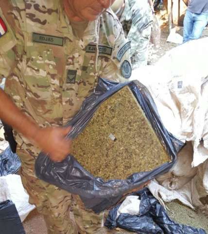 Pol&iacute;cia do Paraguai destr&oacute;i produ&ccedil;&atilde;o de maconha na fronteira com MS
