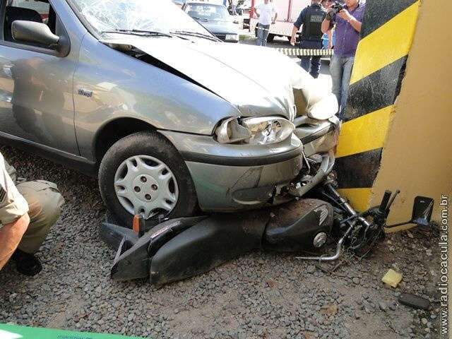 Ap&oacute;s troca de tiros, PM atropela assaltantes em Tr&ecirc;s Lagoas