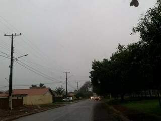 Em Dourados, chuva acumulada desde ontem é de 11 milímetros (Foto: Helio de Freitas)