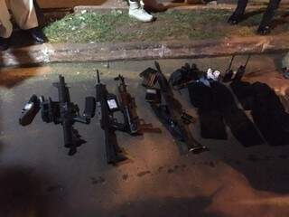 Outras armas que estavam em poder de pistoleiros (Foto: Direto das Ruas)