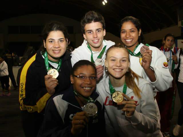  Em um dia, jud&ocirc; de MS conquista cinco medalhas nas Olimp&iacute;adas Escolares