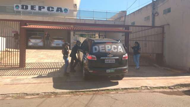 Casal perde a guarda dos 3 filhos ap&oacute;s crian&ccedil;as aparecerem feridas