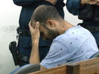 Pedreiro  &eacute; condenado a 19 anos de pris&atilde;o por ter matado homem com 4 tiros